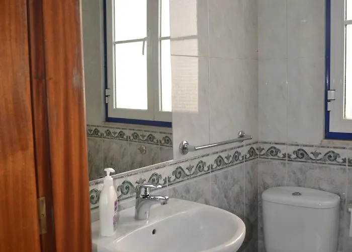 Affittacamere Andar Com Jardim E Estacionamento 4*